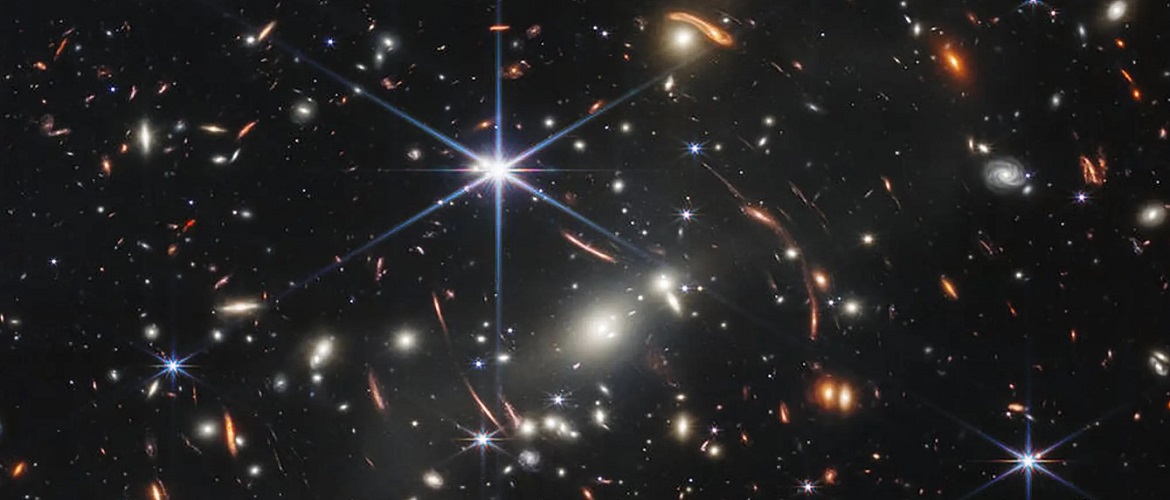 Die NASA veröffentlichte die ersten Bilder der Tiefen des Universums, die vom Webb-Teleskop aufgenommen wurden