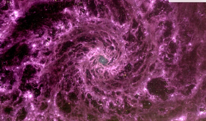 Striking galactic whirlpool discovered by the Webb telescope 1