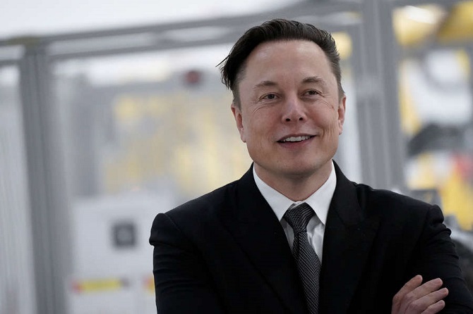 Die Mitarbeiterin von Elon Musk brachte heimlich Zwillinge zur Welt 1