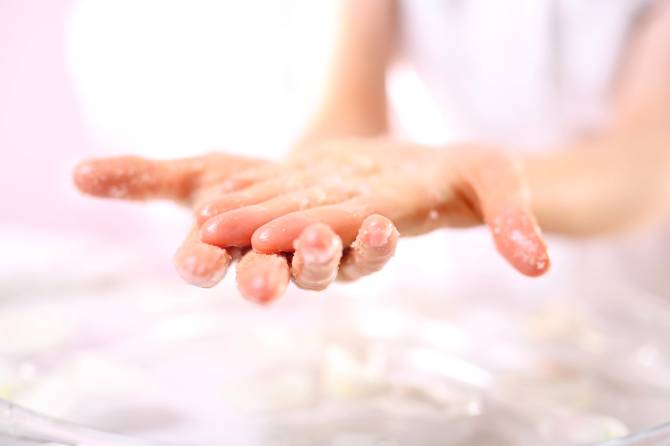 Youthful hands: how to care for the skin of the hands so that they do not give out age 4