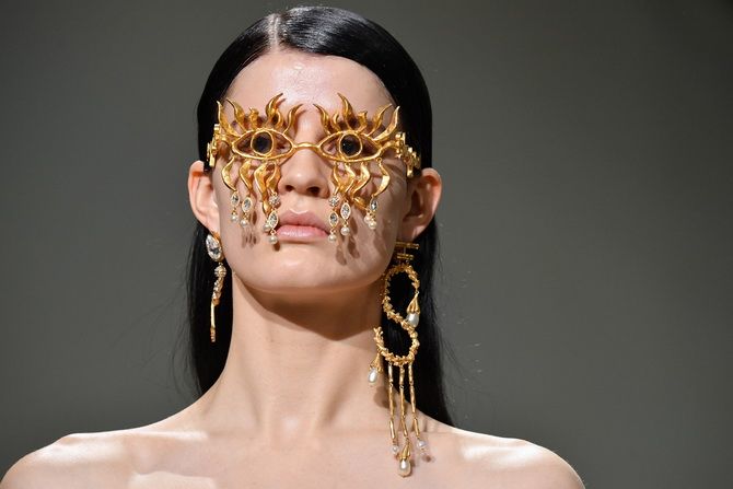 Fashion-анатомія від Schiaparelli: аксесуари та деталі одягу у вигляді частин тіла 19