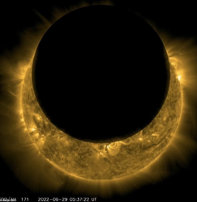 В NASA показали солнечное затмение вблизи 2