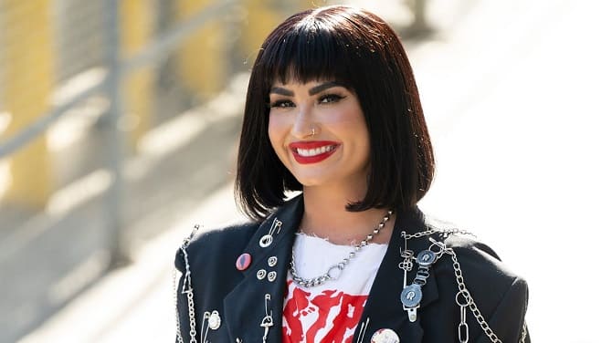 Demi Lovato makes first public appearance with new boyfriend 1