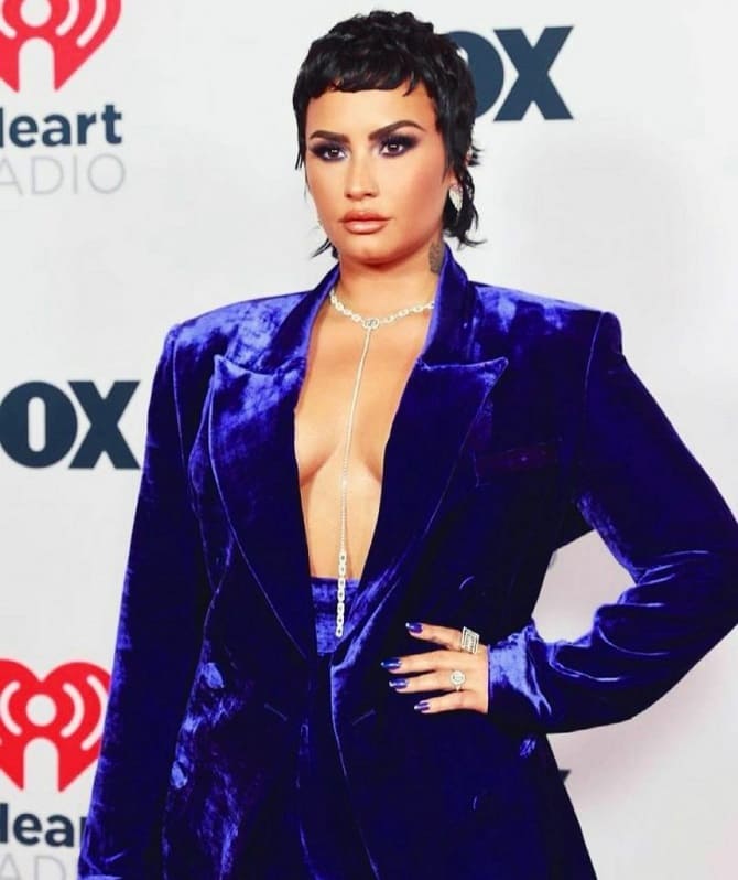 Demi Lovato makes first public appearance with new boyfriend 3