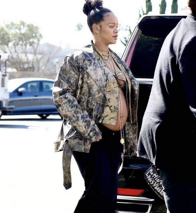 Daring and outrageous: what were the pregnant images of the singer Rihanna 16