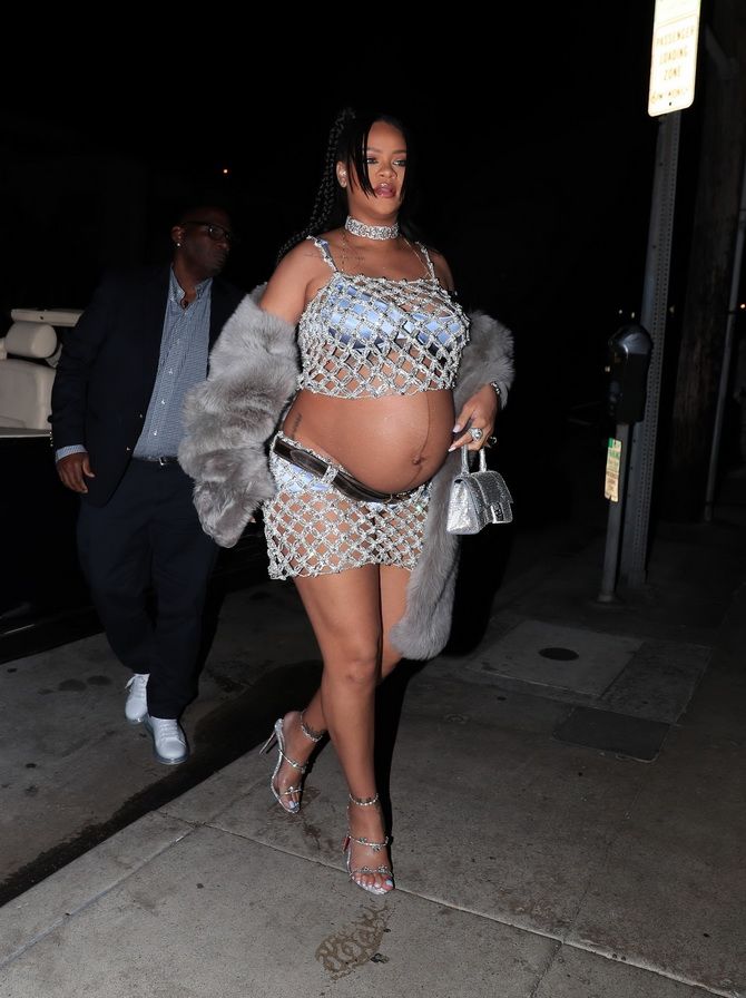 Daring and outrageous: what were the pregnant images of the singer Rihanna 9