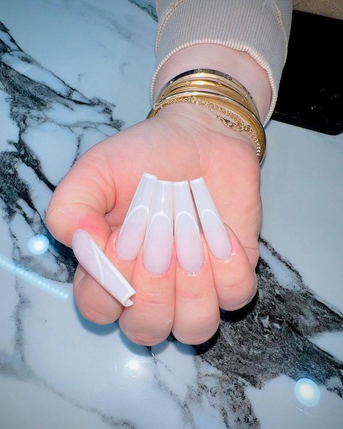 Milk manicure: a timeless trend in 2022 17