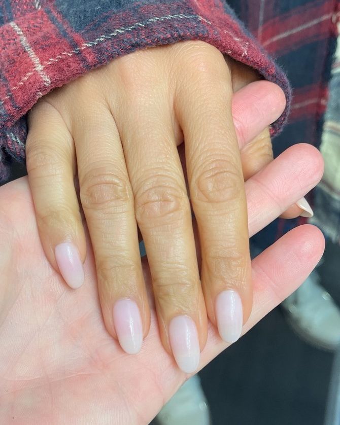 Milk manicure: a timeless trend in 2022 16