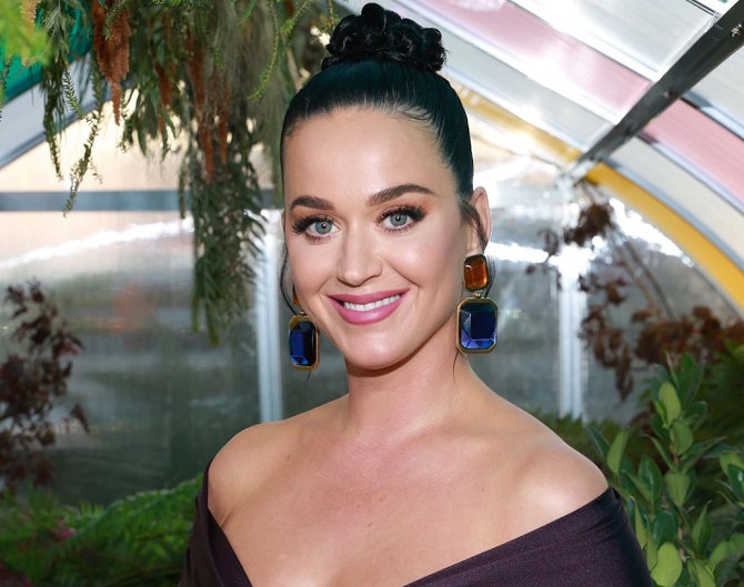 Katy Perry explains why she closed her eye at a Las Vegas concert 3