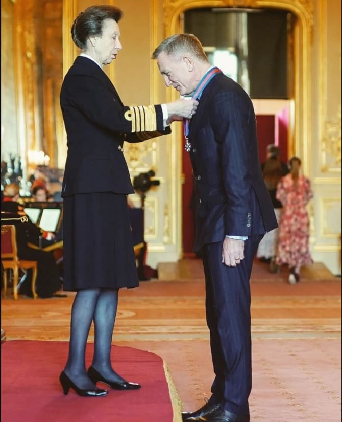 «Агент 007» Дэниел Крейг получил почетную королевскую награду 2