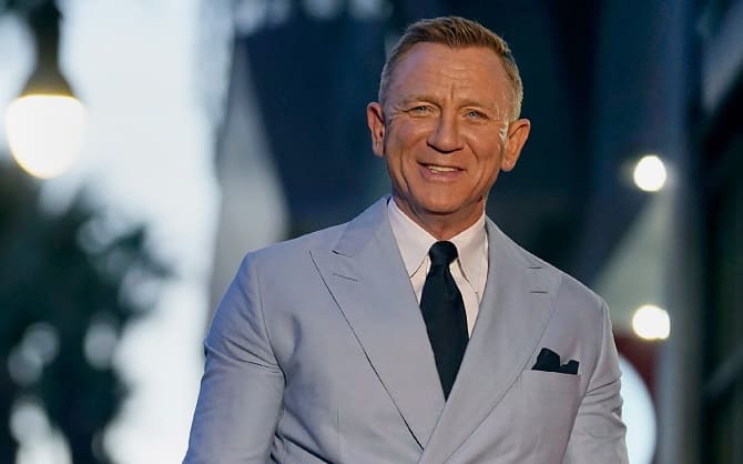 ‘007’ Daniel Craig Receives Honorary Queen’s Award 3