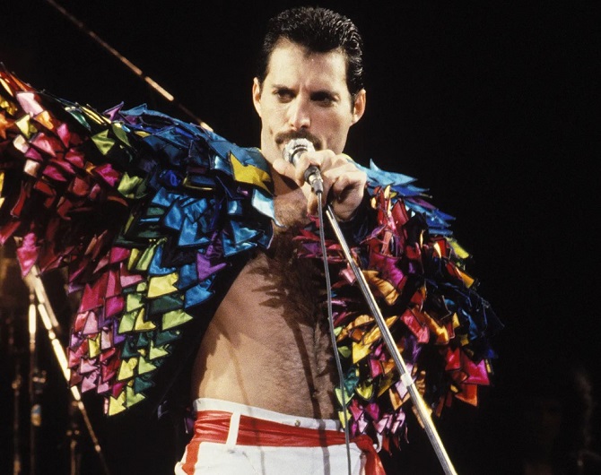 Queen releases song with vocals by Freddie Mercury 1