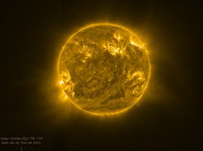 Аппарат Solar Orbiter приблизился к Солнцу и показал, как выглядит звезда вблизи 1