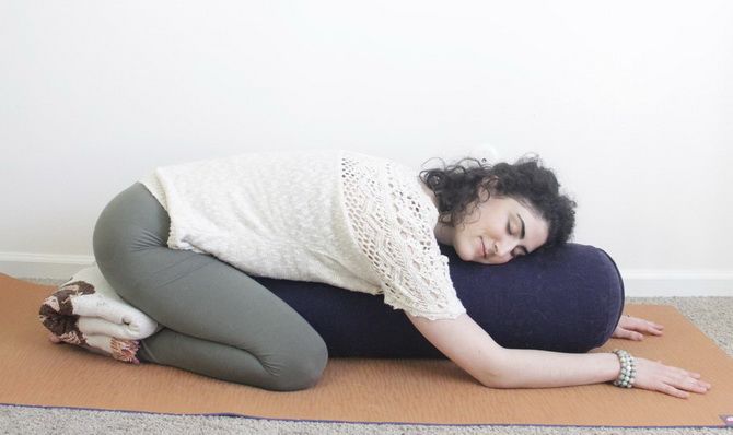 4 erholsame Yoga-Asanas für Rückenschmerzen 4