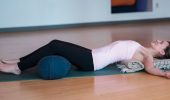 4 асани відновлювальної йоги від болю у спині