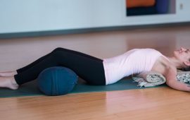 4 erholsame Yoga-Asanas für Rückenschmerzen