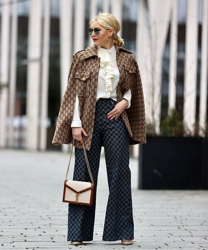 Was trägt man im Herbst 2022 zum Cape: stylische Looks 11