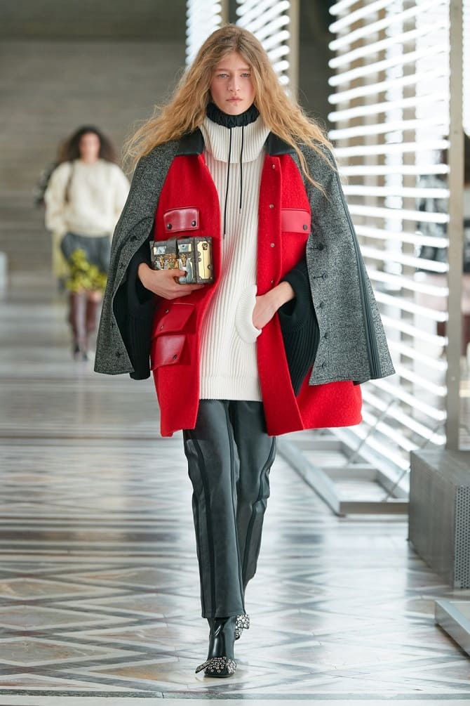 What to wear with a cape in autumn 2022: stylish looks 5