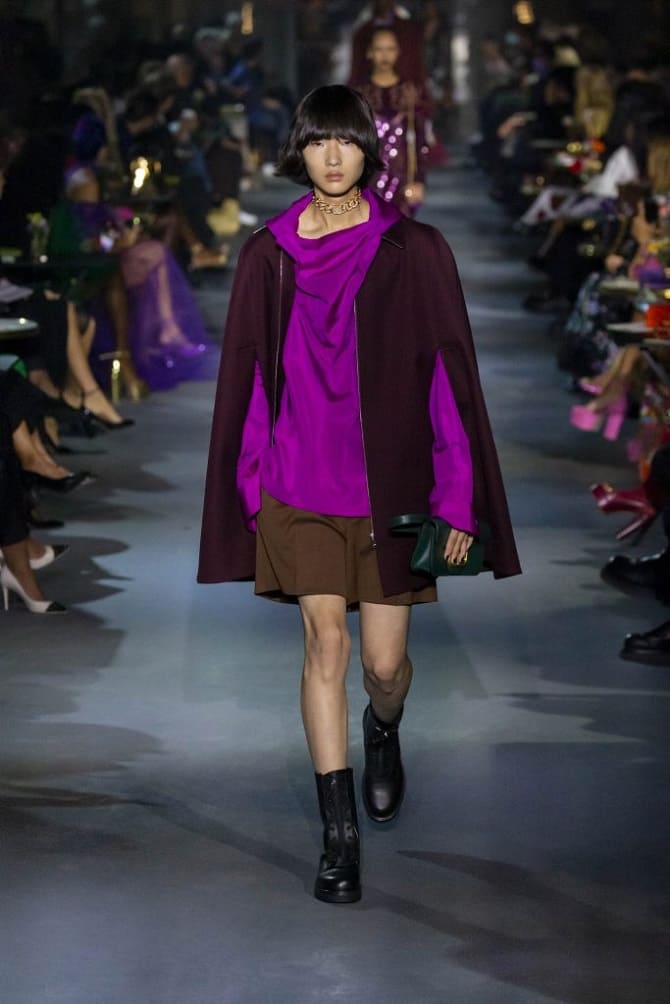 What to wear with a cape in autumn 2022: stylish looks 6