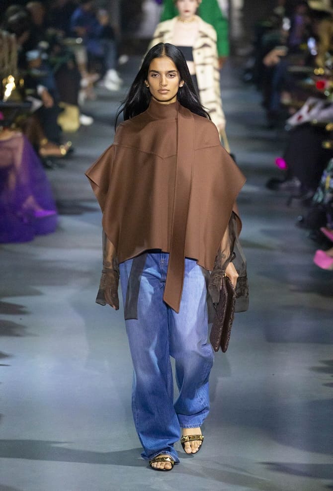 What to wear with a cape in autumn 2022: stylish looks 9