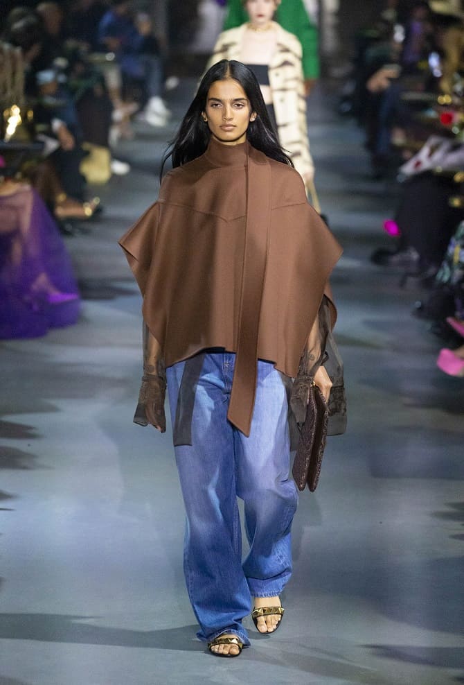 Was trägt man im Herbst 2022 zum Cape: stylische Looks 9