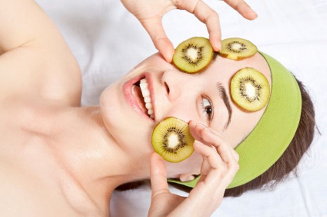 Strahlendes Gesicht: 4 Vorteile von Kiwi für die Hautpflege 1