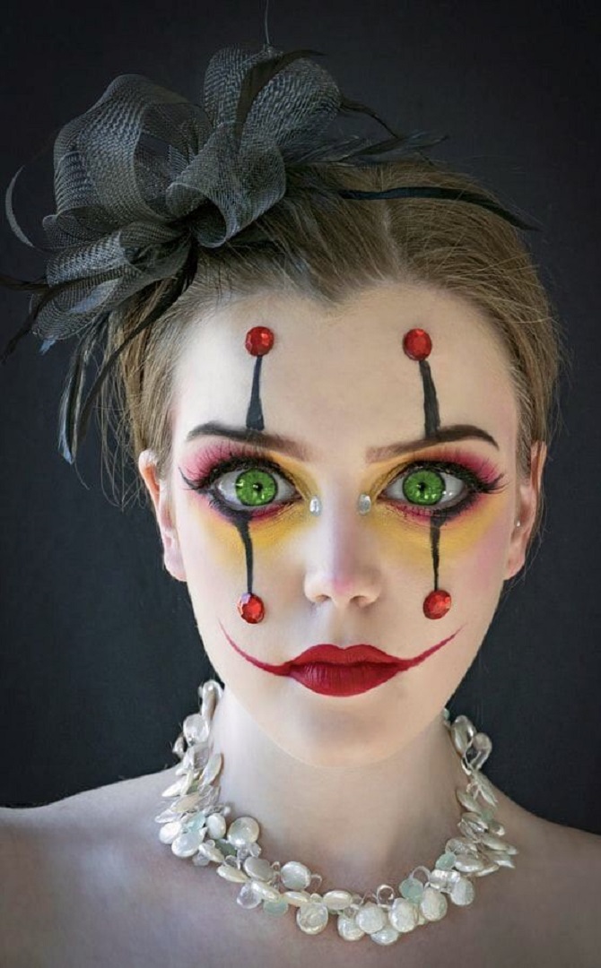 How to paint your face for Halloween: scary face painting ideas 5