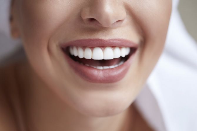 5 foods that naturally whiten teeth 2