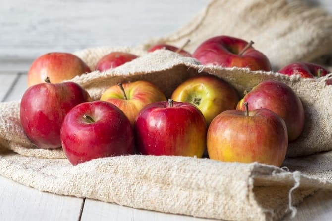 Tasty and healthy: what will happen to our body if we eat apples every day? 2