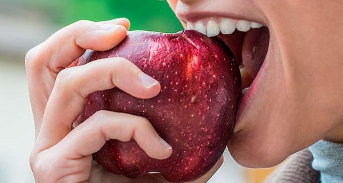 Tasty and healthy: what will happen to our body if we eat apples every day? 4