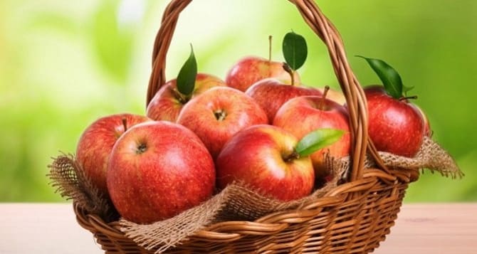 Tasty and healthy: what will happen to our body if we eat apples every day? 6