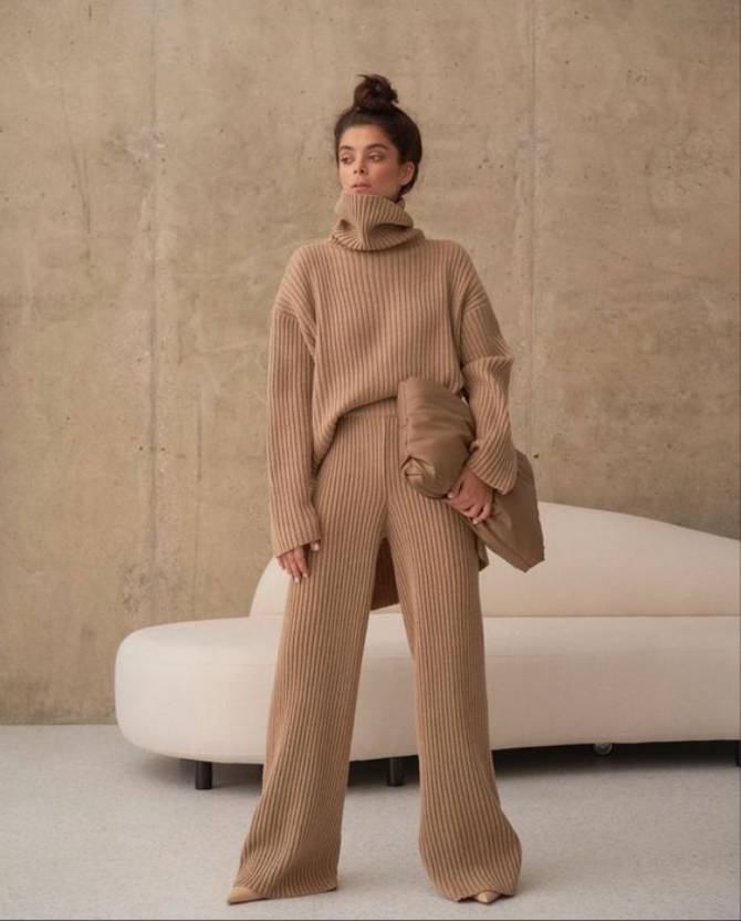 Fashionable and warm: how to wear ribbed knit trousers 18