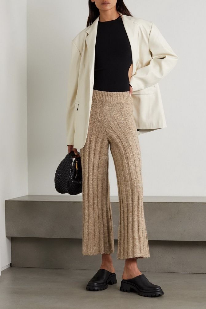 Fashionable and warm: how to wear ribbed knit trousers 13
