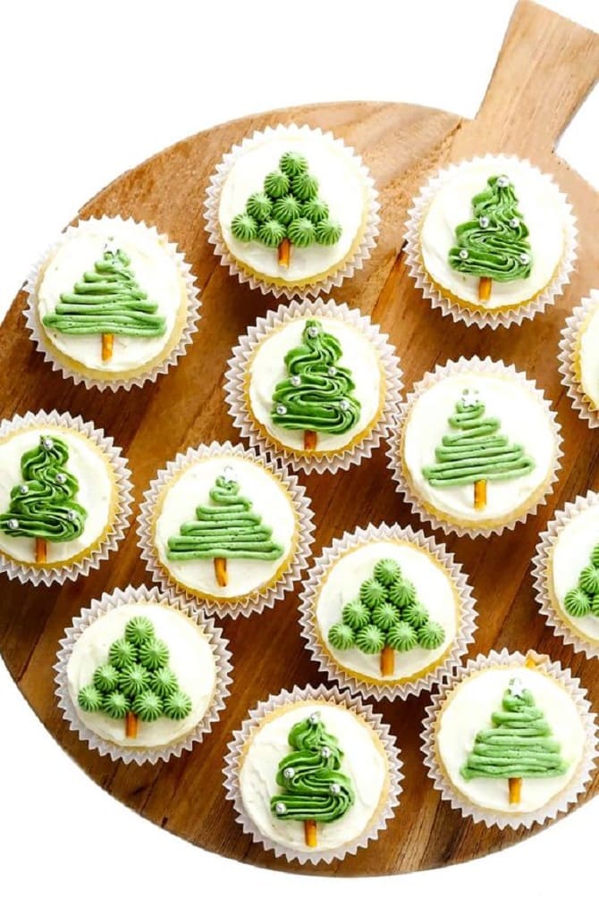 How to decorate cupcakes for the New Year with your own hands 6