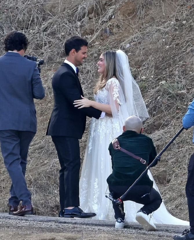 ‘Twilight’ Star Taylor Lautner Marries Taye Dome 1