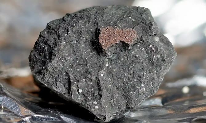 Scientists can explain the extraterrestrial origin of water using a meteorite that fell in England 1