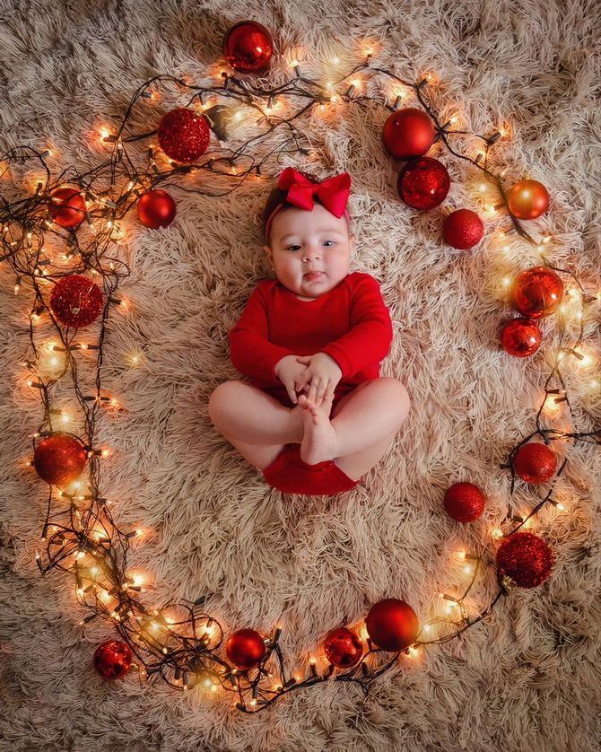 New Year’s photo session of a baby – ideas for touching baby photos 10