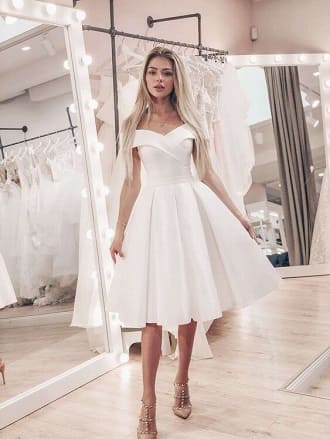 Fashionable wedding dresses 2023: the main trends of the season 36