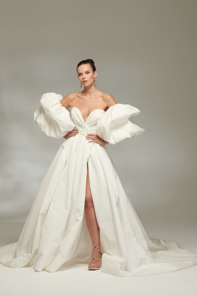 Fashionable wedding dresses 2023: the main trends of the season 44