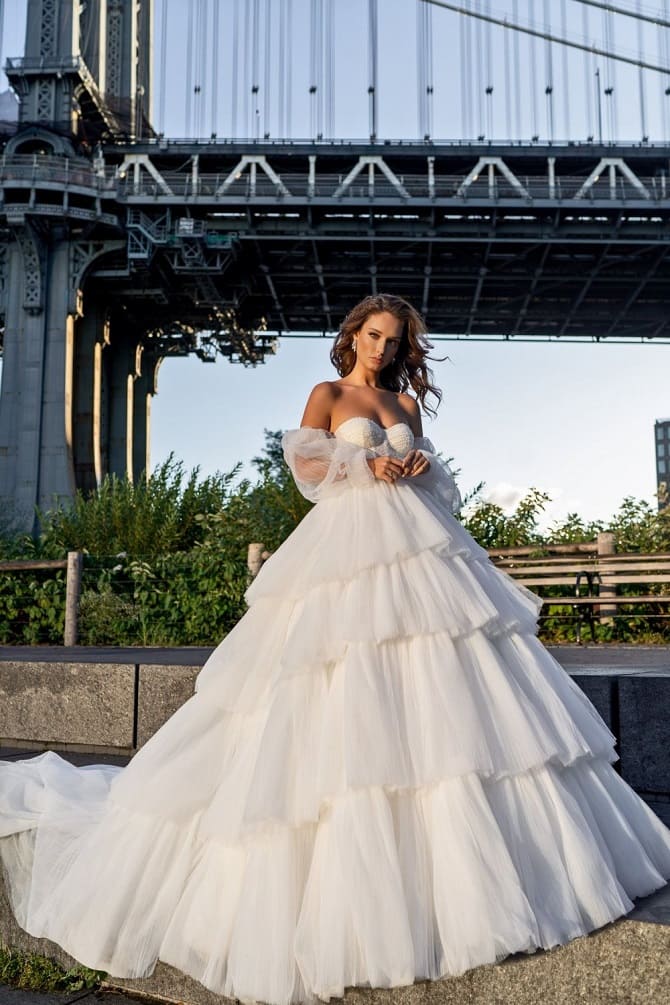 Fashionable wedding dresses 2023: the main trends of the season 49