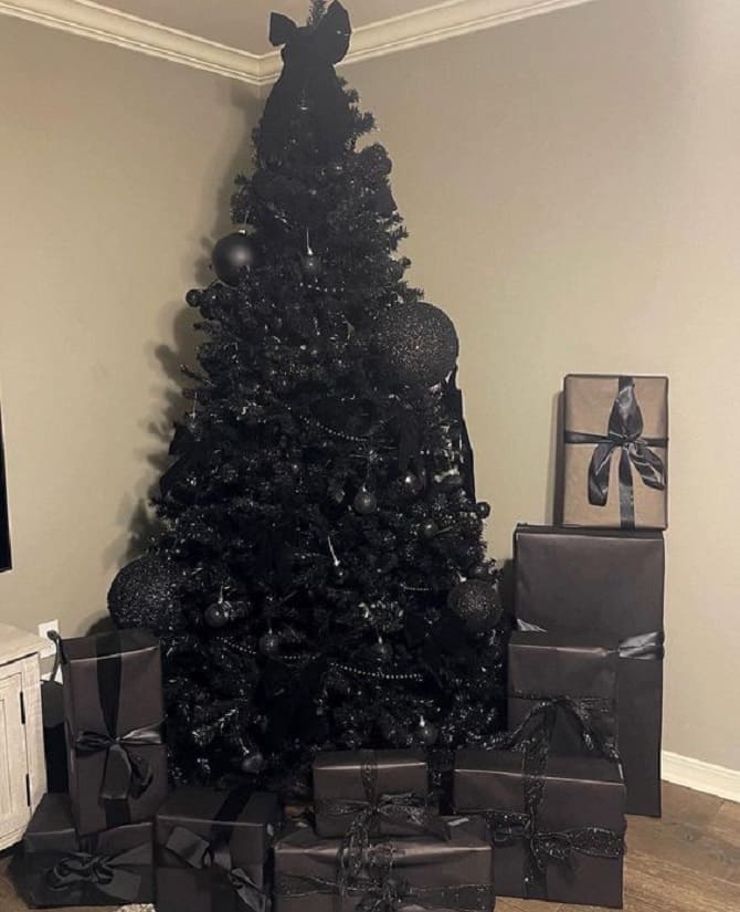 How to decorate a Christmas tree in black for 2023 of the Black Rabbit 1