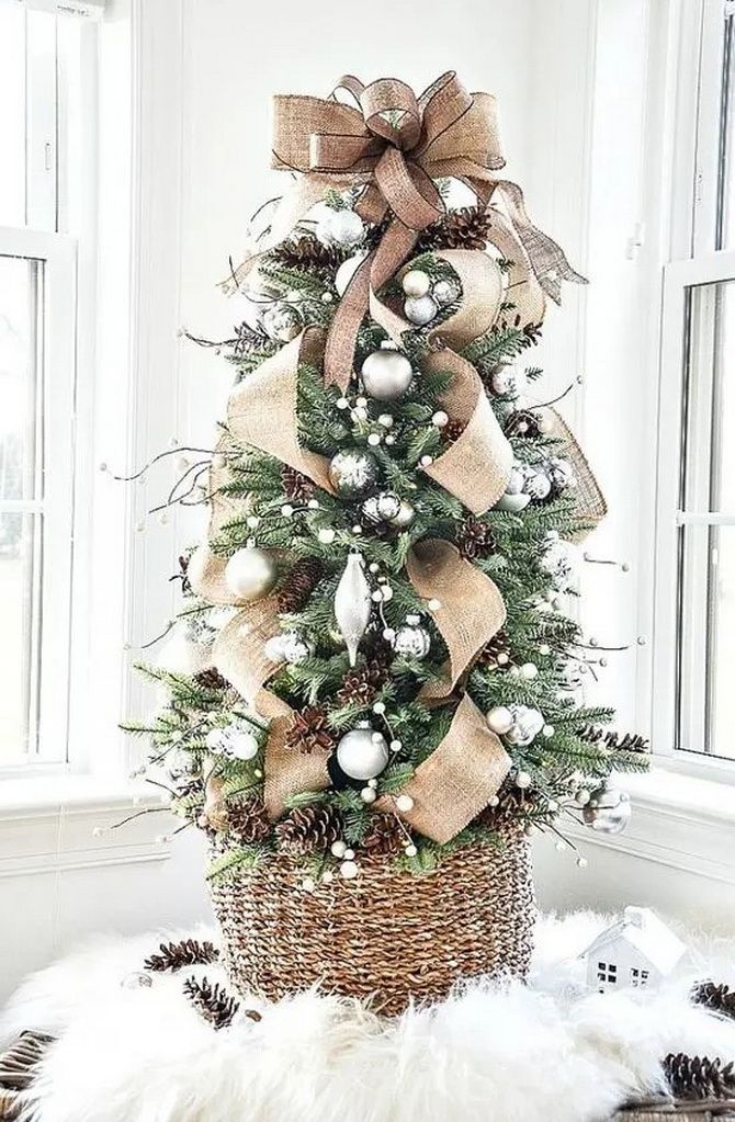 Ideas for Christmas trees in wicker baskets 14