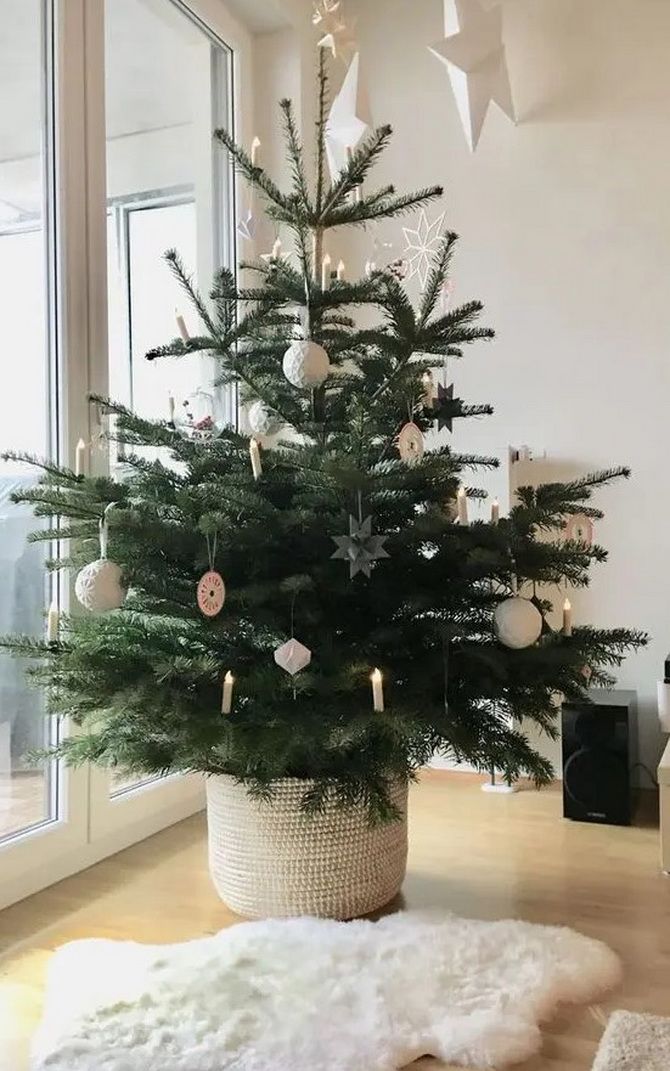 Ideen für Weihnachtsbäume in Weidenkörben 25