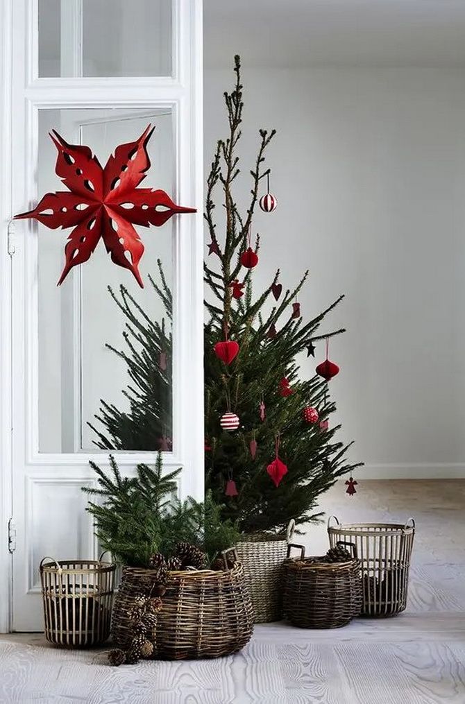 Ideas for Christmas trees in wicker baskets 7