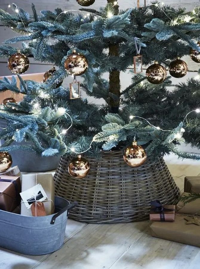 Ideas for Christmas trees in wicker baskets 8