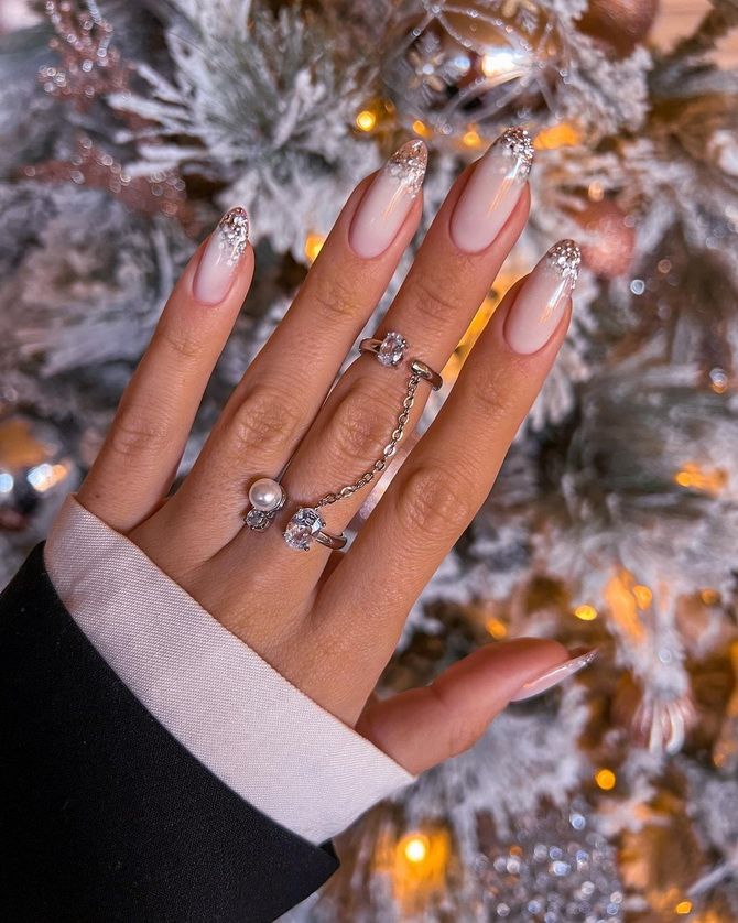 Christmas Manicure 2023: Beautiful Party Design Ideas 22