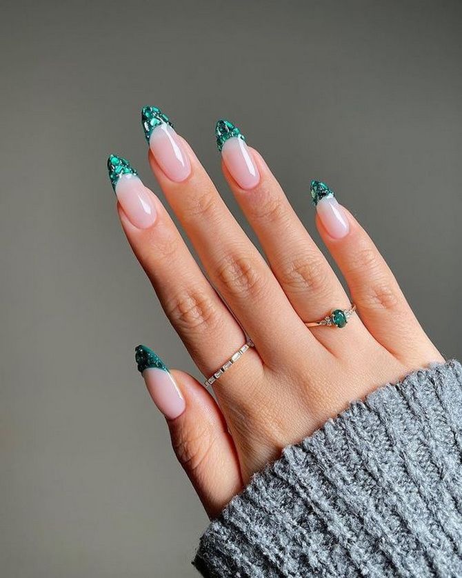 Christmas Manicure 2023: Beautiful Party Design Ideas 27