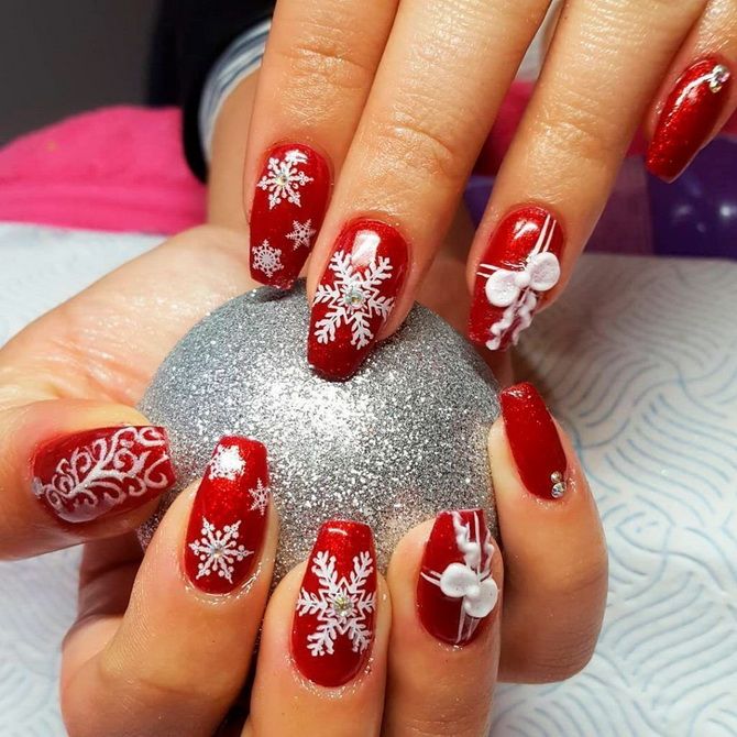 Christmas Manicure 2023: Beautiful Party Design Ideas 38