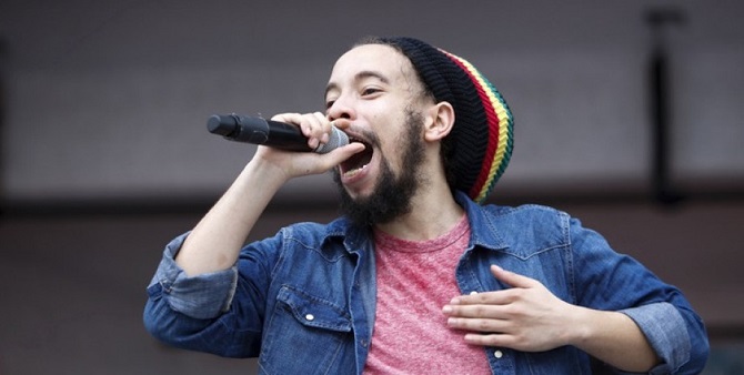 Bob Marleys Enkel, der Reggae-Sänger Joseph Merce Marley, stirbt 2