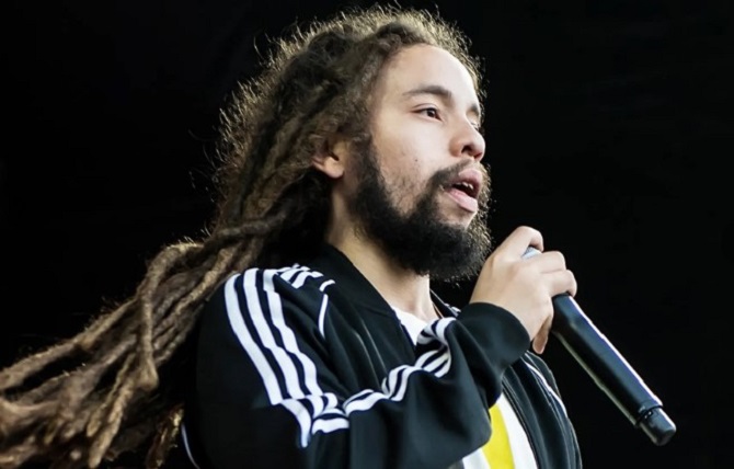 Bob Marleys Enkel, der Reggae-Sänger Joseph Merce Marley, stirbt 1